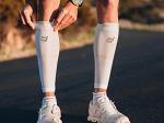 Compressport R2 Oxygen Calf Sleeves White / Nebel Grey