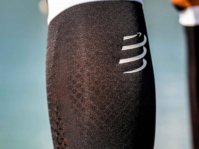 Compressport R2V3 Calf Sleeves Black / White